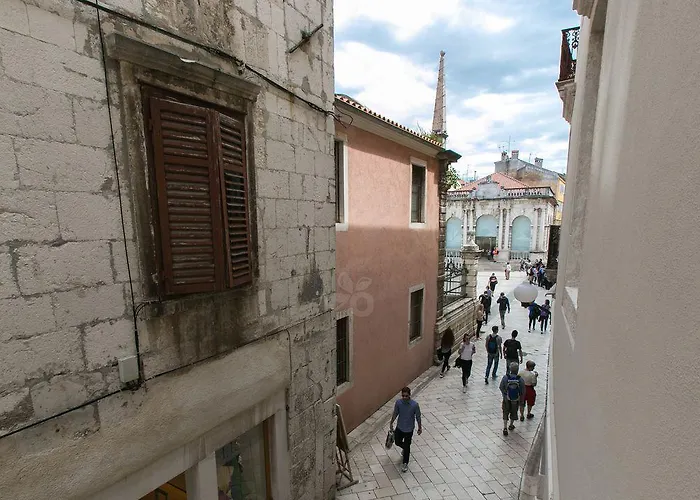 ホテル Art Kalelarga 4*